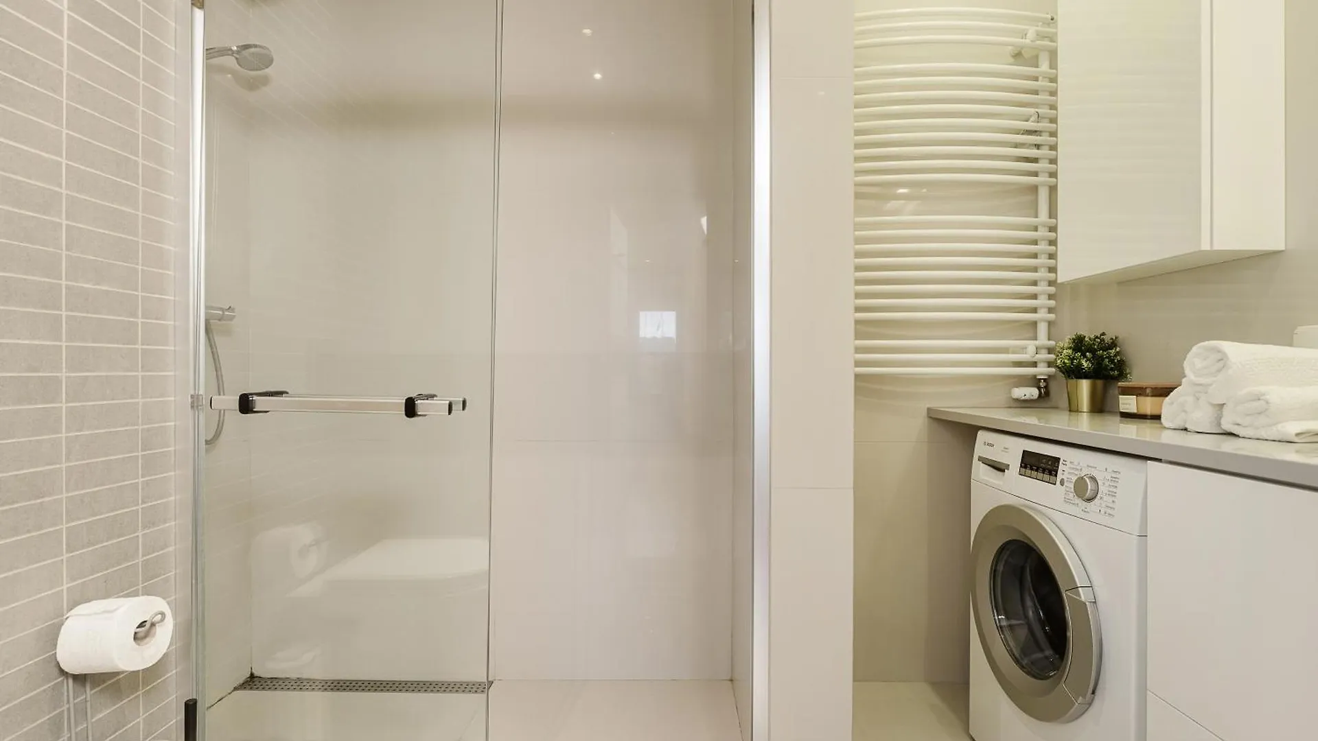 Premium Apartments With Free Parking Near Muzeum Powstania Warschau