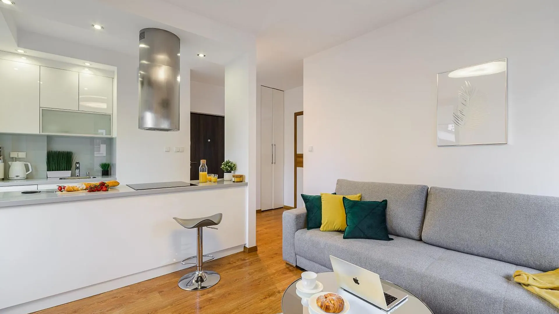 Premium Apartments With Free Parking Near Muzeum Powstania Warschau