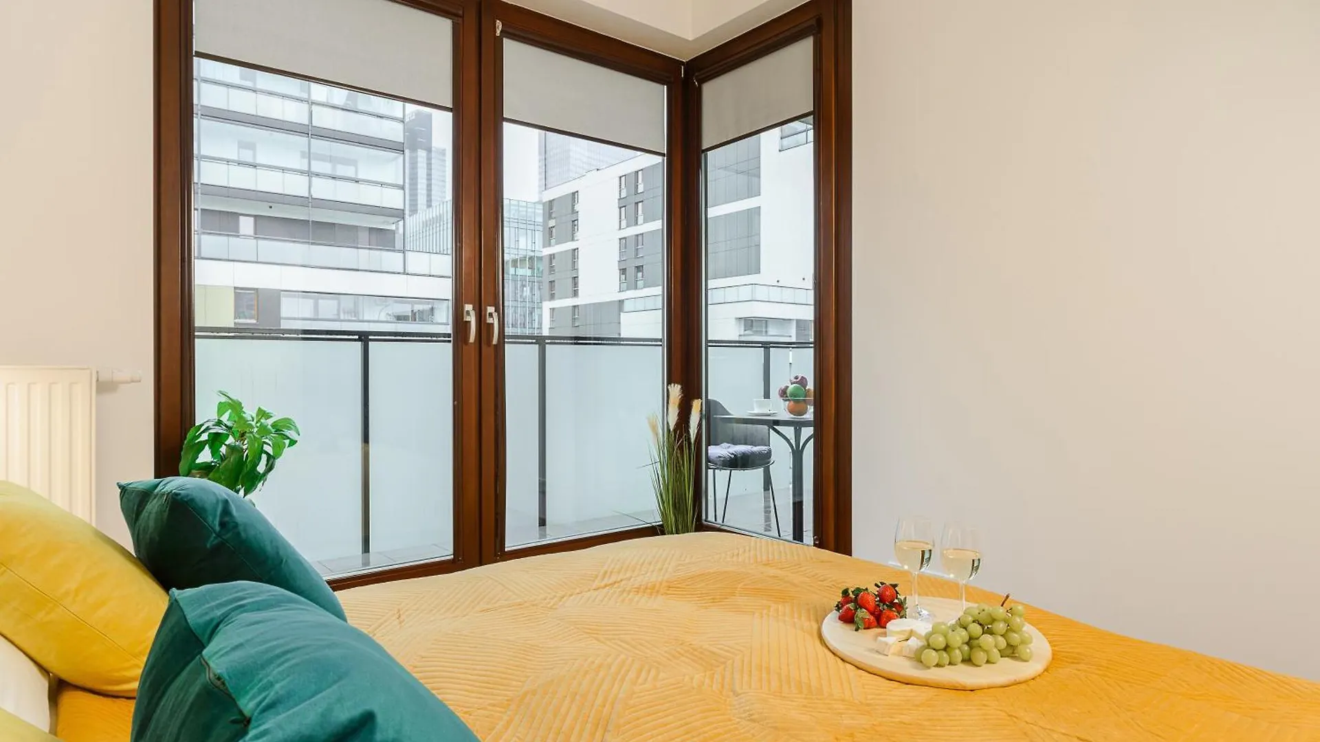 Premium Apartments With Free Parking Near Muzeum Powstania Warschau