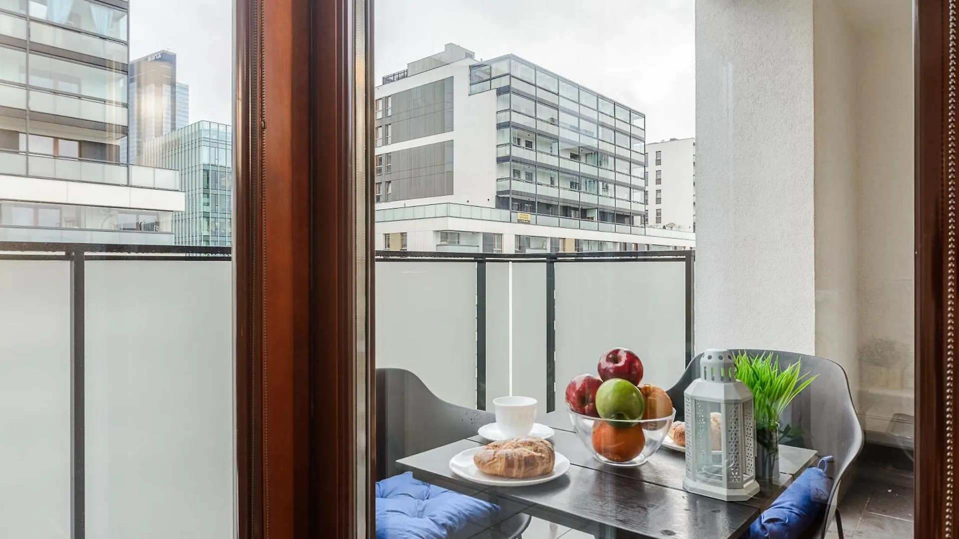 Premium Apartments With Free Parking Near Muzeum Powstania Warschau