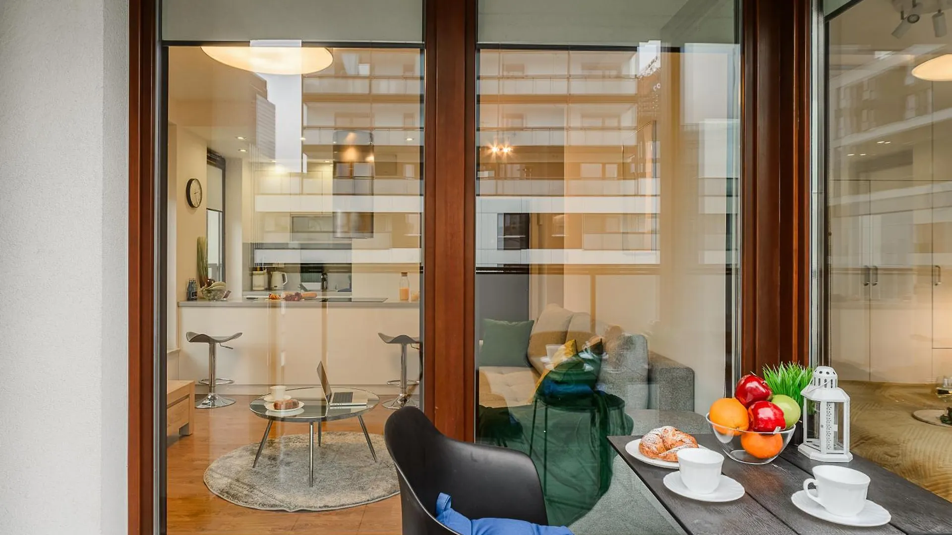 Premium Apartments With Free Parking Near Muzeum Powstania Warschau